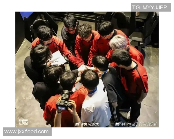 电竞比分热议FPX战术争议引发玩家讨论与分析